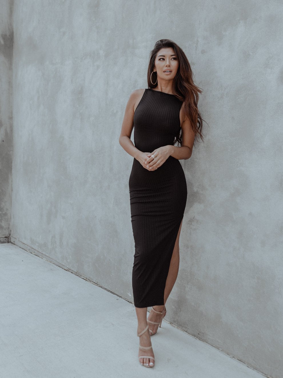 Versatile Ribbed Midi Dress with Cut-out Design