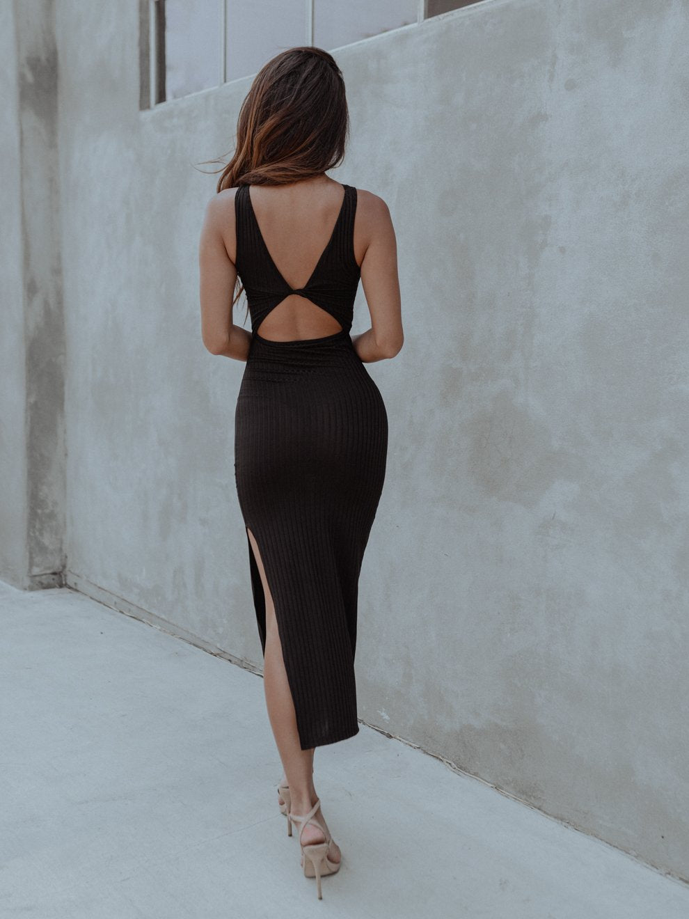 Versatile Ribbed Midi Dress with Cut-out Design